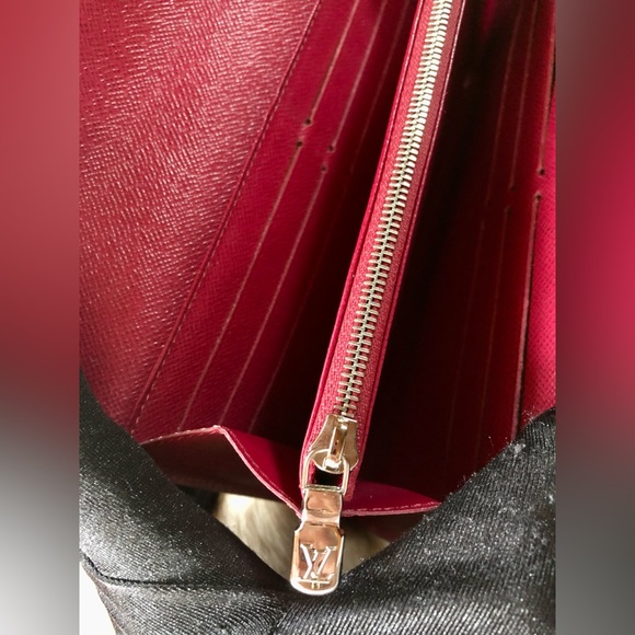 Louis Vuitton Epi Portefeuille Sarah Wallet - Picture 13 of 15